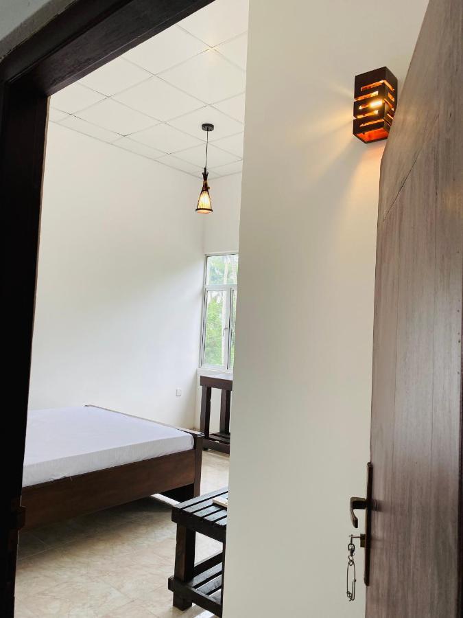 Aramba Resort Dondra Buitenkant foto
